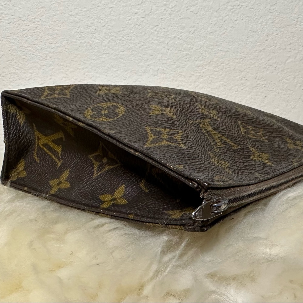 70’s Vintage Louis Vuitton Toilette Pochette 19 Cosmetic Bag Pouch / Clutch - Picture 8 of 15